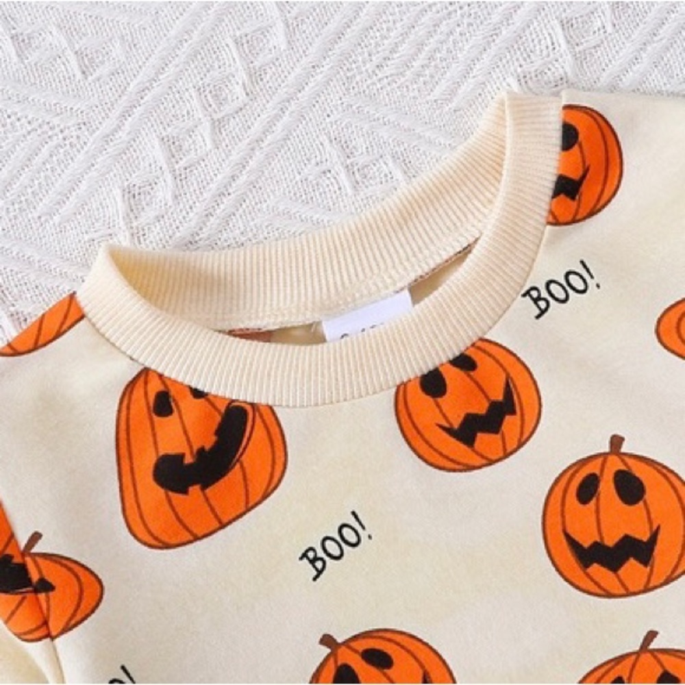 Baby Halloween sweatsuit 🎃 - Picture 4 of 6